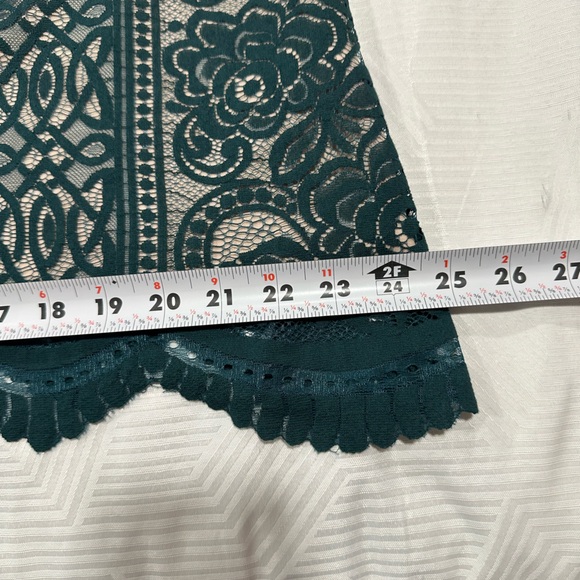 love, Fire Dark Teal Floral Guipure Lace Top with Keyhole Back EUC - Picture 10 of 11